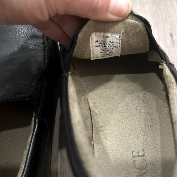 Children’s Place kids size 3 Black Leather Slip-On Loafers - Picture 4 of 7